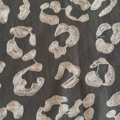 Écharpe à motifs léopard en 80% viscose et 20% laine 70 x 180 cm pour looks décontractés et élégants
