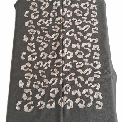 Écharpe à motifs léopard en 80% viscose et 20% laine 70 x 180 cm pour looks décontractés et élégants