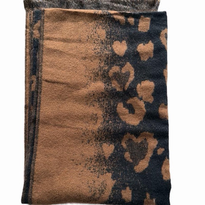 Écharpe Motif Léopard Cœur en 80% Viscose et 20% Fibre Métallisée 70 x 200 cm pour un Style élégant