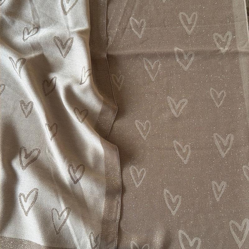 Écharpe Beige Motifs Cœurs Brillants 80% Viscose 20% Fibre Matérialisée 67x190 cm Idéale pour Divers Looks