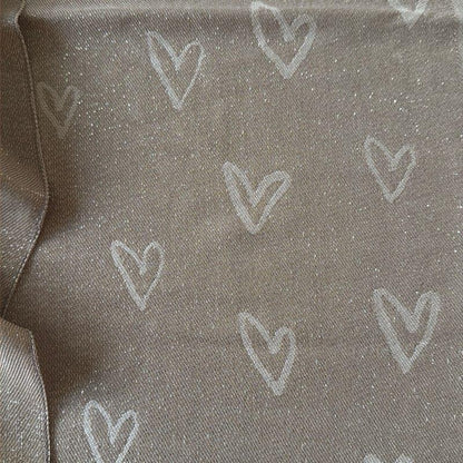Écharpe Beige Motifs Cœurs Brillants 80% Viscose 20% Fibre Matérialisée 67x190 cm Idéale pour Divers Looks